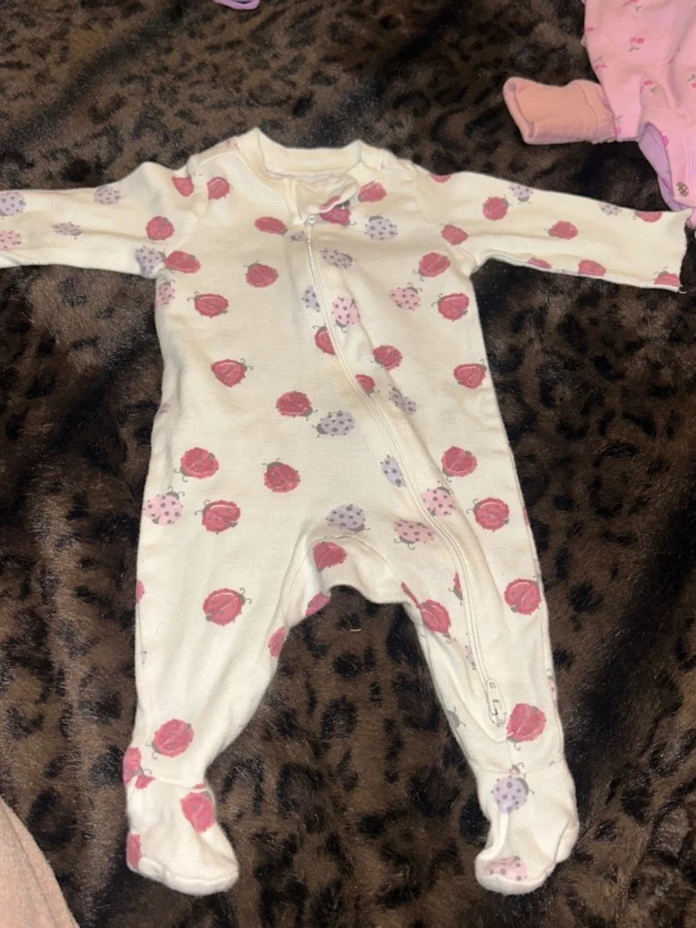 Baby clothes different brands cartes all new born and 0-3 months gentle use once